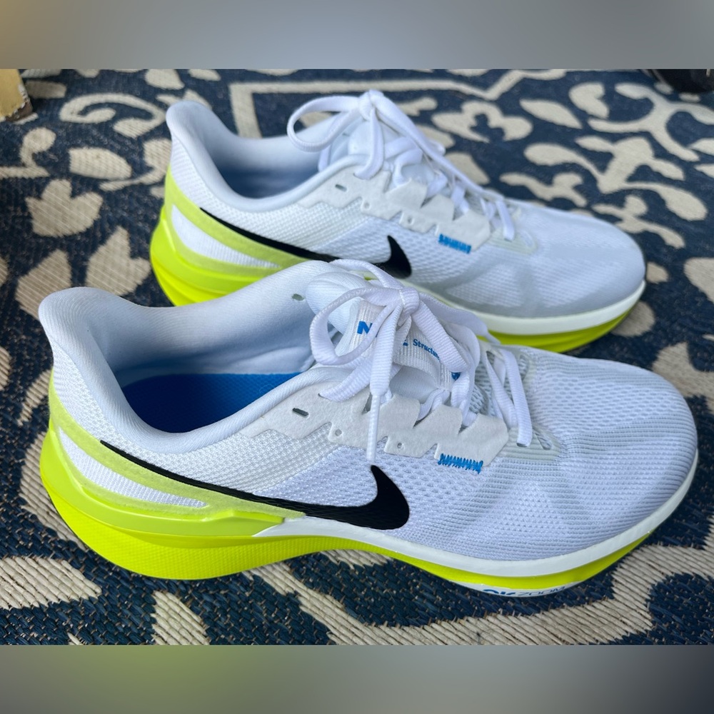 Nike Air Zoom Structure 25 Size 7.5 Mens/ 9 Ladies